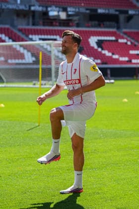 Trainingsauftakt: SC Freiburg, 12.07.2026 Lucas Höler (SC Freiburg, 9) Trainingsauftakt: SC Freiburg, Europa-Park-Stadion, 12.07.2026 DFB DFL REGULATIONS PROHIBIT ANY USE OF PHOTOGRAPHS AS IMAGE SEQUENCES AND OR QUASI-VIDEO. *** SC Freiburg Training Kickoff, July 12, 2026 Lucas Höler SC Freiburg, 9 SC Freiburg Training Kickoff, Europa-Park Stadium, July 12, 2026 DFB and DFL regulations prohibit any use of photographs as image sequences and or quasi-video. Copyright: xBEAUTIFULxSPORTS Boscox