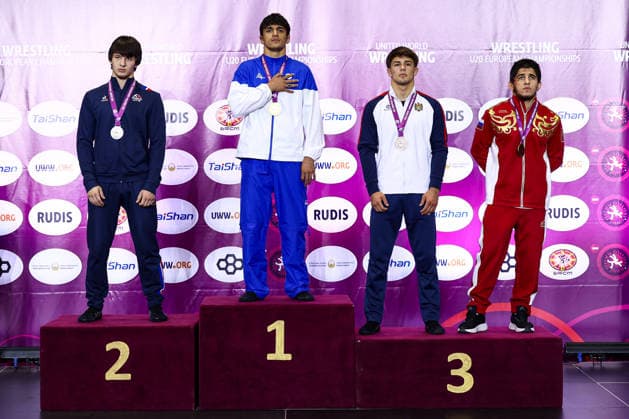 U20 European Championships Podium 70kg FS - Gold: Haji Karimov (AZE), Silver: Bayssangour Bitmurzaev (FRA), Bronze: Ionut Triboii (MDA), Ramazan Abdulkadyrov (RUS) *** U20 European Championships Podium, 70kg Freestyle: Gold – Haji Karimov (AZE); Silver – Bayssangour Bitmurzaev (FRA); Bronze – Ionut Triboii (MDA); Ramazan Abdulkadyrov (RUS) Copyright: xJakexKirkmanx xUnitedxWorldxWresx Jake Kirkman United World Wres