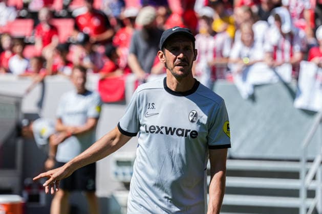 Trainingsauftakt: SC Freiburg, 12.07.2026 Julian Schuster (SC Freiburg, Trainer) Trainingsauftakt: SC Freiburg, Europa-Park-Stadion, 12.07.2026 DFB DFL REGULATIONS PROHIBIT ANY USE OF PHOTOGRAPHS AS IMAGE SEQUENCES AND OR QUASI-VIDEO. *** SC Freiburg Training Kickoff, July 12, 2026 Julian Schuster, SC Freiburg Coach SC Freiburg Training Kickoff, Europa-Park Stadium, July 12, 2026 DFB and DFL regulations prohibit any use of photographs as image sequences and or quasi-video. Copyright: xBEAUTIFULxSPORTS Boscox