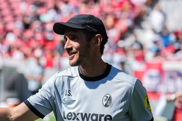 Trainingsauftakt: SC Freiburg, 12.07.2026 Julian Schuster (SC Freiburg, Trainer) Trainingsauftakt: SC Freiburg, Europa-Park-Stadion, 12.07.2026 DFB DFL REGULATIONS PROHIBIT ANY USE OF PHOTOGRAPHS AS IMAGE SEQUENCES AND OR QUASI-VIDEO. *** SC Freiburg Training Kickoff, July 12, 2026 Julian Schuster, SC Freiburg Coach SC Freiburg Training Kickoff, Europa-Park Stadium, July 12, 2026 DFB and DFL regulations prohibit any use of photographs as image sequences and or quasi-video. Copyright: xBEAUTIFULxSPORTS Boscox