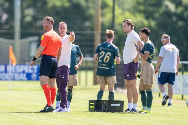 SWOLGEN , 12-07-2026 , Sportpark Kerkebos , pre season 2026 2027 , Dutch Keukenkampioen divisie , football , friendly match between Top Oss and - MSV Duisburg , picture shows after the match Fortuna Sittard - Lierse SKer 10 minutes, TOP Oss coach Sjors Ultee discusses with the referee the colors of shirts of both teams. After that, Top Oss players decide to play in white Top Oss - MSV Duisburg (friendly)  x204993822x Copyright: