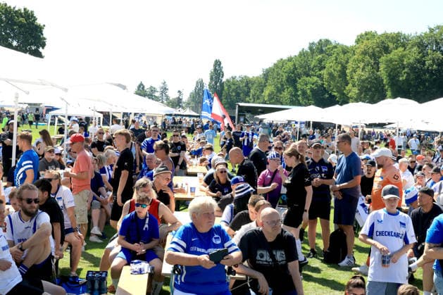 DEU, DFL, 2. FBL Hertha BSC, Saisoneroeffnung, 12.07.2026, Sportforum, Berlin, DEU, DFL, 2. FBL Hertha BSC, Saisoneroeffnung, Hertha-Spieler, Hertha-BSC Fans DFL - regulations prohibit any use of Photographs as image sequences and or quasi-video *** GER, DFL, 2nd Bundesliga Hertha BSC, Season Opener, July 12, 2026, Sportforum, Berlin, GER, DFL, 2nd Bundesliga Hertha BSC, Season Opener, Hertha Players, Hertha BSC Fans. DFL regulations prohibit any use of photographs as image sequences and or quasi-video. Nordphotox xEngler nph00076