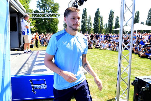 DEU, DFL, 2. FBL Hertha BSC, Saisoneroeffnung, 12.07.2026, Sportforum, Berlin, DEU, DFL, 2. FBL Hertha BSC, Saisoneroeffnung, Hertha-Spieler, Hertha-BSC Fans, Marton Dardai (Hertha BSC Berlin 31) DFL - regulations prohibit any use of Photographs as image sequences and or quasi-video *** GER, DFL, 2. Bundesliga Hertha BSC, Season Opener, July 12, 2026, Sportforum, Berlin, GER, DFL, 2nd Bundesliga Hertha BSC, Season Opener, Hertha Players, Hertha BSC Fans, Marton Dardai Hertha BSC Berlin 31 DFL regulations prohibit any use of photographs as image sequences and or quasi-video Nordphotox xEngler nph00076