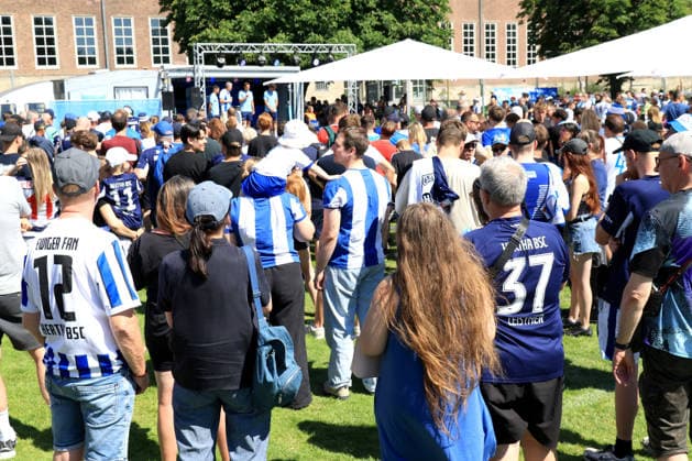 DEU, DFL, 2. FBL Hertha BSC, Saisoneroeffnung, 12.07.2026, Sportforum, Berlin, DEU, DFL, 2. FBL Hertha BSC, Saisoneroeffnung, Hertha-Spieler, Hertha-BSC Fans DFL - regulations prohibit any use of Photographs as image sequences and or quasi-video *** GER, DFL, 2nd Bundesliga Hertha BSC, Season Opener, July 12, 2026, Sportforum, Berlin, GER, DFL, 2nd Bundesliga Hertha BSC, Season Opener, Hertha Players, Hertha BSC Fans. DFL regulations prohibit any use of photographs as image sequences and or quasi-video. Nordphotox xEngler nph00076