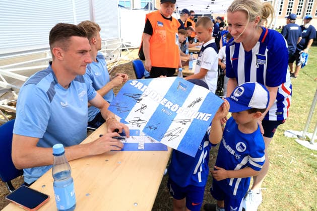 DEU, DFL, 2. FBL Hertha BSC, Saisoneroeffnung, 12.07.2026, Sportforum, Berlin, DEU, DFL, 2. FBL Hertha BSC, Saisoneroeffnung, Hertha-Spieler, Hertha-BSC Fans, Niklas Kolbe (Hertha BSC Berlin 27), Luca Schuler (Hertha BSC Berlin 18) DFL - regulations prohibit any use of Photographs as image sequences and or quasi-video *** GER, DFL, 2nd Bundesliga Hertha BSC, Season Opener, July 12, 2026, Sportforum, Berlin, GER, DFL, 2nd Bundesliga Hertha BSC, Season Opener, Hertha Players, Hertha BSC Fans, Niklas Kolbe Hertha BSC Berlin 27, Luca Schuler Hertha BSC Berlin 18. DFL regulations prohibit any use of photographs as image sequences and or quasi-video. Nordphotox xEngler nph00076