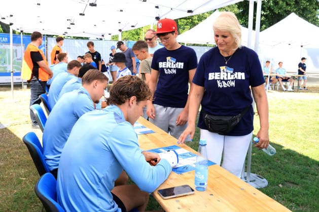 DEU, DFL, 2. FBL Hertha BSC, Saisoneroeffnung, 12.07.2026, Sportforum, Berlin, DEU, DFL, 2. FBL Hertha BSC, Saisoneroeffnung, Hertha-Spieler, Hertha-BSC Fans, Linus Gechter (Hertha BSC Berlin 44), Marten Winkler (Hertha BSC Berlin 22) DFL - regulations prohibit any use of Photographs as image sequences and or quasi-video *** GER, DFL, 2. Bundesliga Hertha BSC, Season Opener, July 12, 2026, Sportforum, Berlin, GER, DFL, 2nd Bundesliga Hertha BSC, Season Opener, Hertha Players, Hertha BSC Fans, Linus Gechter Hertha BSC Berlin 44, Marten Winkler Hertha BSC Berlin 22. DFL regulations prohibit any use of photographs as image sequences and or quasi-video. Nordphotox xEngler nph00076
