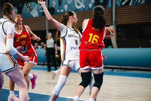 RECORD DATE NOT STATED Nele Prowaznik ( 18; Deutschland) verteidigt mit erhobenen Armen gegen Ana Maria Hernanz ( 16; Espana), die den Ball in der Starez Arena Vodova in Brno kontrolliert. Im Hintergrund ist Anna Smykovskaia ( 19; Espana) im Angriff zu sehen. Nele Prowaznik ( 18; Deutschland) im Zweikampf gegen Ana Maria Hernanz ( 16; Espana) *** Nele Prowaznik, 18, Germany, defends with her arms raised against Ana Maria Hernanz, 16, Spain, who is controlling the ball at the Starez Arena Vodova in Brno. In the background, Anna Smykovskaia 19 (Spain) is seen on the attack. Nele Prowaznik 18 (Germany) is in a one-on-one battle against Ana Maria Hernanz 16 (Spain) Copyright: xJoelxKruehlerx