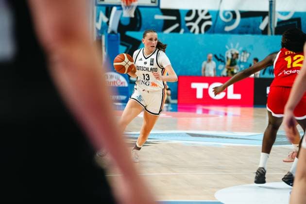 RECORD DATE NOT STATED Mia Wiegand ( 13; Deutschland) dribbelt mit dem Ball in Richtung Korb und wird von einer Spielerin Espanas bedrängt. Die Szene findet in der Starez Arena Vodova in Brno statt. Mia Wiegand ( 13; Deutschland) treibt den Ball voran *** Mia Wiegand (No. 13, Germany) dribbles toward the basket and is pressured by a player from Spain. The scene takes place at the Starez Arena Vodova in Brno. Mia Wiegand (No. 13, Germany) drives the ball forward. Copyright: xJoelxKruehlerx