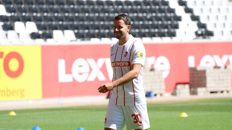 12.07.2026, xrekx, Fussball 1.Bundesliga, SC Freiburg - Trainingsauftakt Saison 2026 27 v.l. Christian Guenter (SC Freiburg) (DFL DFB REGULATIONS PROHIBIT ANY USE OF PHOTOGRAPHS as IMAGE SEQUENCES and or QUASI-VIDEO) Freiburg *** July 12, 2026, xrekx, Soccer, Bundesliga 1, SC Freiburg Start of Training for the 2026–27 Season, from left: Christian Guenter, SC Freiburg. DFL and DFB regulations prohibit any use of photographs as image sequences and or quasi-video. Freiburg