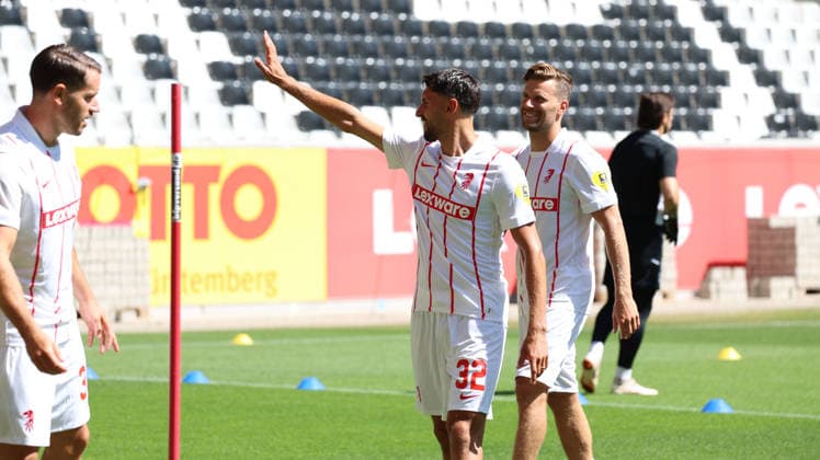 12.07.2026, xrekx, Fussball 1.Bundesliga, SC Freiburg - Trainingsauftakt Saison 2026 27 v.l. Vincenzo Grifo (SC Freiburg) Lucas Hoeler (SC Freiburg) (DFL DFB REGULATIONS PROHIBIT ANY USE OF PHOTOGRAPHS as IMAGE SEQUENCES and or QUASI-VIDEO) Freiburg *** July 12, 2026, xrekx, Soccer, Bundesliga 1, SC Freiburg Starts Training for the 2026–27 Season; from left: Vincenzo Grifo (SC Freiburg), Lucas Hoeler (SC Freiburg); DFL, DFB regulations prohibit any use of photographs as image sequences and or quasi-video; Freiburg