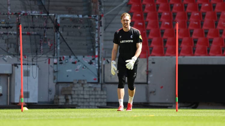 12.07.2026, xrekx, Fussball 1.Bundesliga, SC Freiburg - Trainingsauftakt Saison 2026 27 v.l. Florian Mueller (SC Freiburg) (DFL DFB REGULATIONS PROHIBIT ANY USE OF PHOTOGRAPHS as IMAGE SEQUENCES and or QUASI-VIDEO) Freiburg *** July 12, 2026, xrekx, Soccer, Bundesliga 1, SC Freiburg Start of Training for the 2026–27 Season, from left: Florian Mueller, SC Freiburg. DFL and DFB regulations prohibit any use of photographs as image sequences and or quasi-video. Freiburg