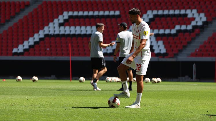 12.07.2026, xrekx, Fussball 1.Bundesliga, SC Freiburg - Trainingsauftakt Saison 2026 27 v.l. Vincenzo Grifo (SC Freiburg) (DFL DFB REGULATIONS PROHIBIT ANY USE OF PHOTOGRAPHS as IMAGE SEQUENCES and or QUASI-VIDEO) Freiburg *** July 12, 2026, xrekx, Soccer, Bundesliga 1, SC Freiburg Start of Training for the 2026–27 Season, left: Vincenzo Grifo, SC Freiburg. DFL and DFB regulations prohibit any use of photographs as image sequences and or quasi-video. Freiburg