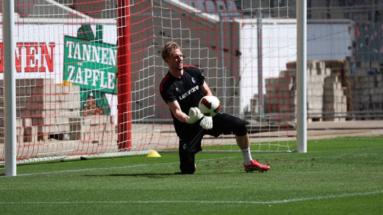 12.07.2026, xrekx, Fussball 1.Bundesliga, SC Freiburg - Trainingsauftakt Saison 2026 27 v.l. Florian Mueller (SC Freiburg) (DFL DFB REGULATIONS PROHIBIT ANY USE OF PHOTOGRAPHS as IMAGE SEQUENCES and or QUASI-VIDEO) Freiburg *** July 12, 2026, xrekx, Soccer, Bundesliga 1, SC Freiburg Start of Training for the 2026–27 Season, from left: Florian Mueller, SC Freiburg. DFL and DFB regulations prohibit any use of photographs as image sequences and or quasi-video. Freiburg