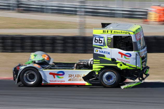 Jonathan Andre (FRA) MAN (66), Lion Truck Racing, vorn und hinten beschädigt , Deutschland, Motorsport, Int. Shell ADAC Truck Grand Prix, Goodyear ETRC FIA European Truck Racing Championship, Race 3, 2026, 12.07.2026, Nürburg Nürburgring Deutschland *** Jonathan Andre FRA MAN 66, Lion Truck Racing, front and rear damage, Germany, Motorsports, Int Shell ADAC Truck Grand Prix, Goodyear ETRC FIA European Truck Racing Championship, Race 3, 2026, July 12, 2026, Nürburg, Nürburgring, Germany Copyright: xGrantxHubbsx