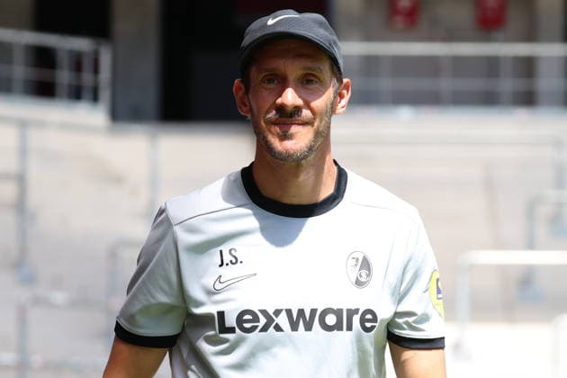 12.07.2026, xrekx, Fussball 1.Bundesliga, SC Freiburg - Trainingsauftakt Saison 2026 27 v.l. Julian Schuster, Trainer (SC Freiburg) (DFL DFB REGULATIONS PROHIBIT ANY USE OF PHOTOGRAPHS as IMAGE SEQUENCES and or QUASI-VIDEO) Freiburg *** July 12, 2026, xrekx, Soccer, Bundesliga 1, SC Freiburg Start of Training for the 2026–27 Season, from left: Julian Schuster, SC Freiburg Coach. DFL and DFB regulations prohibit any use of photographs as image sequences and or quasi-video. Freiburg