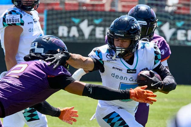 European Football Alliance (EFA), Munich Ravens vs Frankfurt Galaxy, Munich Ravens, Frankfurt Galaxy, 2026-07-12 in München-Unterhaching (Alpenbauer Sportpark Unterhaching) SEELIG Justus (Munich Ravens Running Back (RB) Nr5-MUC5), CHAMBERS Mason (Frankfurt Galaxy Defensive Backs (DB) Nr2-FRA2) sportworld München-Unterhaching Alpenbauer Sportpark Unterhachin Bayern Deutschland *** European Football Alliance (EFA), Munich Ravens vs. Frankfurt Galaxy, Munich Ravens, Frankfurt Galaxy, July 12, 2026, in Munich-Unterhaching, Alpenbauer Sportpark, Unterhaching, SEELIG Justus, Munich Ravens Running Back (RB) No. 5 (MUC5), CHAMBERS Mason, Frankfurt Galaxy, Defensive Backs (DB), No. 2 (FRA2), Sportworld, Munich, Unterhaching, Alpenbauer Sportpark, Unterhaching, Bavaria, Germany