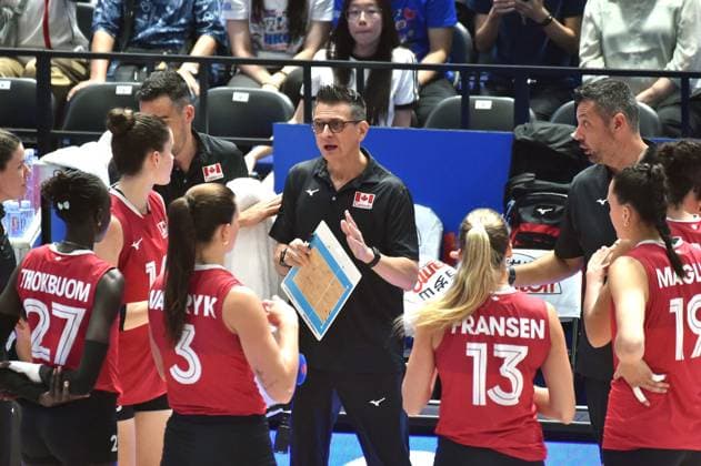 (260712) -- HONG KONG, July 12, 2026 -- Head coach of Canada Giovanni Guidetti (5th L) instructs players during the match between Canada and the Dominican Republic at the Women s Volleyball Nations League (VNL) 2026 in Hong Kong, south China, July 12, 2026. ) (SP)CHINA-HONG KONG-VOLLEYBALL-NATIONS LEAGUE-WOMEN-CAN VS DOM (CN) LoxPingxFai 