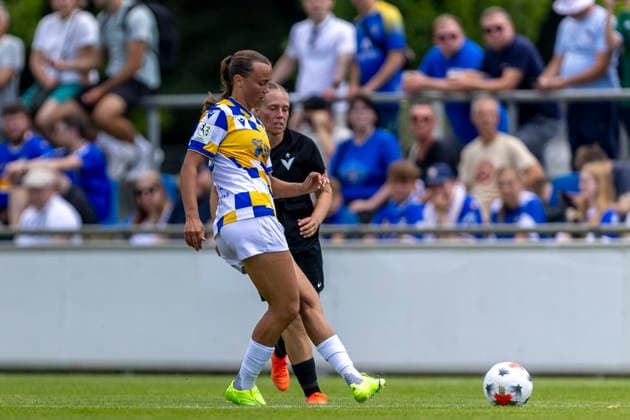GER, Jena, Fussball, Frauenfussball, Testspiel, FC Carl-Zeiss Jena vs. Viktoria Berlin im Bild v.l.: Sarah Wiesner (FC Carl Zeiss Jena 27), Aktion mit Ball 12.07.2026, Ernst-Abbe Sportfeld Jena DFB REGULATIONS PROHIBIT ANY USE OF PHOTOGRAPHS AS IMAGE SEQUENCES AND OR QUASI-VIDEO, *** GER, Jena, soccer, women s soccer, friendly match, FC Carl Zeiss Jena vs. Viktoria Berlin; pictured from left: Sarah Wiesner, FC Carl Zeiss Jena 27, in action with the ball, July 12, 2026, Ernst Abbe Sportfeld, Jena. DFB regulations prohibit any use of photographs as image sequences and or quasi-video, Copyright: HMBxMedia PaulxFritz