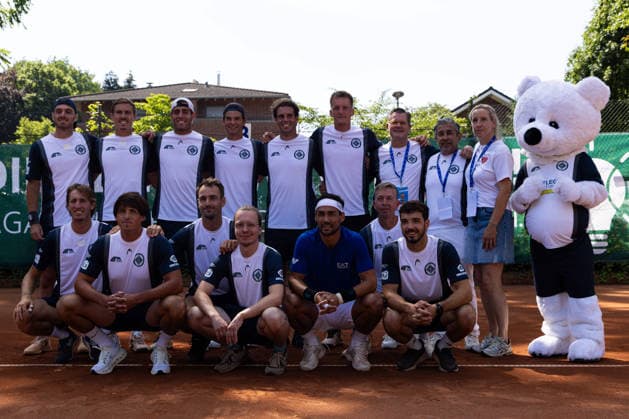 Krefeld, Deutschland 12. Juli 2026: 2. Tennis-Bundesliga Herren Nord - 2026 - Sp. 1 - HTC Blau-Weiß Krefeld gegen Rochusclub Düsseldorf Im Bild: die Mannschaft von HTC Blau-Weiß PFLEGE optimal Krefeld HTC Blau Weiß Nordrhein Westfalen *** Krefeld, Germany, July 12, 2026 – Men’s Tennis Bundesliga North 2026, Match 1: HTC Blau Weiß Krefeld vs. Rochusclub Düsseldorf. Pictured: the HTC Blau Weiß Krefeld team. HTC Blau Weiß North Rhine-Westphalia Copyright: xFotostandx xGoertzx
