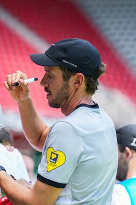 Trainingsauftakt: SC Freiburg, 12.07.2026 Julian Schuster (SC Freiburg, Trainer) am Autogramme verteilen Trainingsauftakt: SC Freiburg, Europa-Park-Stadion, 12.07.2026 DFB DFL REGULATIONS PROHIBIT ANY USE OF PHOTOGRAPHS AS IMAGE SEQUENCES AND OR QUASI-VIDEO. *** SC Freiburg Training Kickoff, July 12, 2026: Julian Schuster, SC Freiburg Coach, Signing Autographs; SC Freiburg Training Kickoff, Europa-Park Stadium, July 12, 2026 DFB and DFL regulations prohibit any use of photographs as image sequences and or quasi-video. Copyright: xBEAUTIFULxSPORTS Boscox