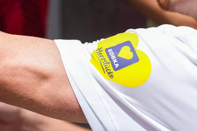 Trainingsauftakt: SC Freiburg, 12.07.2026 Edeka Herzstück - Werbung auf dem Ärmel von den Freiburgern Trainingsauftakt: SC Freiburg, Europa-Park-Stadion, 12.07.2026 DFB DFL REGULATIONS PROHIBIT ANY USE OF PHOTOGRAPHS AS IMAGE SEQUENCES AND OR QUASI-VIDEO. *** SC Freiburg Training Kickoff, July 12, 2026 Edeka Herzstück advertisement on the sleeves of the Freiburg players SC Freiburg Training Kickoff, Europa-Park Stadium, July 12, 2026 DFB and DFL regulations prohibit any use of photographs as image sequences and or quasi-video. Copyright: xBEAUTIFULxSPORTS Boscox