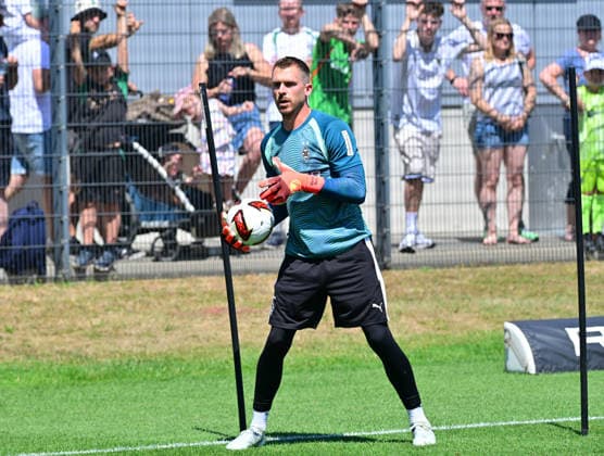 12.07.2026; Moenchengladbach; Fussball, Herren, Saison 2026 2027, Trainingsauftakt Borussia Moenchengladbach Neuzugang Torwart Daniel Batz (Gladbach) DFL regulations prohibit any use of photographs as image sequences and or quasi-video. ista-Borussia-Park NRW Deutschland *** July 12, 2026, Mönchengladbach Soccer, Men s, 2026–2027 Season, Start of Training: Borussia Mönchengladbach New Signing, Goalkeeper Daniel Batz, Gladbach. DFL regulations prohibit any use of photographs as image sequences and or quasi-video content at Borussia Park, NRW, Germany.