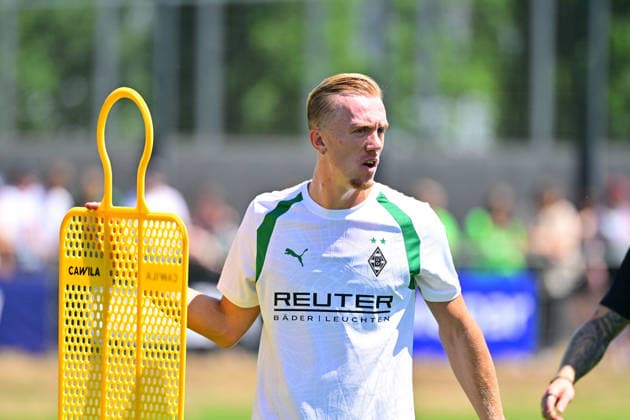 12.07.2026; Moenchengladbach; Fussball, Herren, Saison 2026 2027, Trainingsauftakt Borussia Moenchengladbach Neuzugang Isac Lidberg (Gladbach) DFL regulations prohibit any use of photographs as image sequences and or quasi-video. ista-Borussia-Park NRW Deutschland *** July 12, 2026, Mönchengladbach Soccer, Men s, 2026–2027 Season, Start of Training: Borussia Mönchengladbach New Signing Isac Lidberg, Gladbach. DFL regulations prohibit any use of photographs as image sequences and or quasi-video content at Borussia Park, North Rhine-Westphalia, Germany