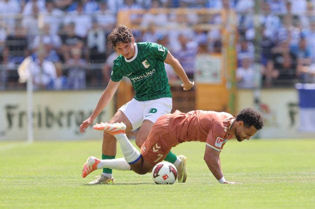 12.07.2026, xtgx, Fussball Testspiel, BSG Chemie Leipzig - 1. FC Magdeburg emspor, v.l. Elias Kratzer (Chemie), Herbert Bockhorn (Magdeburg, 7) Zweikampf, Duell, Kampf, tackle (DFL DFB REGULATIONS PROHIBIT ANY USE OF PHOTOGRAPHS as IMAGE SEQUENCES and or QUASI-VIDEO) Leipzig *** July 12, 2026, xtgx, soccer exhibition match, BSG Chemie Leipzig vs. 1. FC Magdeburg emspor, from left: Elias Kratzer (Chemie), Herbert Bockhorn (Magdeburg), 7: Tackle, duel, battle, DFL DFB REGULATIONS PROHIBIT ANY USE OF PHOTOGRAPHS AS IMAGE SEQUENCES AND OR QUASI-VIDEO Leipzig