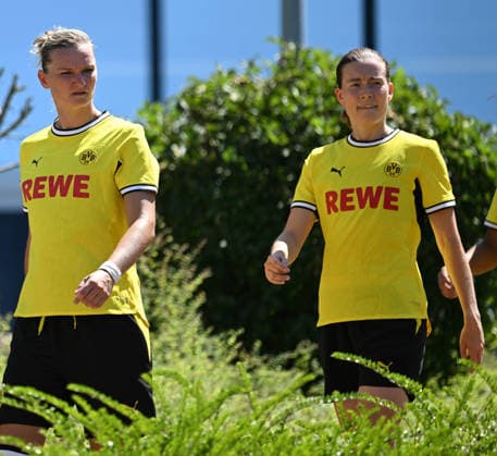12.07.2026, xophax, Fussball ,2. Frauen-Bundesliga , Frauenfussball. Bourussia Dortmund. Testspiel in der Sportschule Hennef Borussia Dortmund gegen Eintracht Frankfurt II. Alexandra Popp, links Koeln *** July 12, 2026, xophax, Soccer, Women s Bundesliga 2, Women s Soccer: Borussia Dortmund Friendly Match at the Hennef Sports School—Borussia Dortmund vs. Eintracht Frankfurt II—Alexandra Popp, left, Cologne