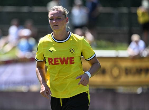12.07.2026, xophax, Fussball ,2. Frauen-Bundesliga , Frauenfussball. Bourussia Dortmund. Testspiel in der Sportschule Hennef Borussia Dortmund gegen Eintracht Frankfurt II. Alexandra Popp ( Bor. Dortmund ) Koeln *** July 12, 2026, xophax, Soccer, Women s Bundesliga 2, Women s Soccer: Borussia Dortmund Friendly Match at the Hennef Sports School—Borussia Dortmund vs. Eintracht Frankfurt II—Alexandra Popp, Borussia Dortmund, Cologne