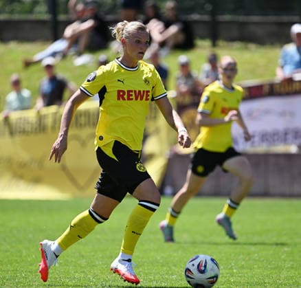 12.07.2026, xophax, Fussball ,2. Frauen-Bundesliga , Frauenfussball. Bourussia Dortmund. Testspiel in der Sportschule Hennef Borussia Dortmund gegen Eintracht Frankfurt II. Alexandra Popp ( Bor. Dortmund ) Koeln *** July 12, 2026, xophax, Soccer, Women s Bundesliga 2, Women s Soccer: Borussia Dortmund Friendly Match at the Hennef Sports School—Borussia Dortmund vs. Eintracht Frankfurt II—Alexandra Popp, Borussia Dortmund, Cologne