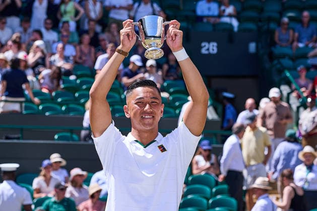 July 12, 2026, London, London, Great Britain: Tokito Oda of Japan is presenting his trophy for the mens singles champion during The Championships Wimbledon - Wheelchair Tennis, 12.7.2026 in London (All England Lawn Tennis and Croquet Club), Great Britain Tennis 2026: Grand Slam: The Championships Wimbledon: ODA 6:1 6:1 HEWETT  - ZUMAs343 20260712_zsp_s343_005 Copyright: xMathiasxSchulzx
