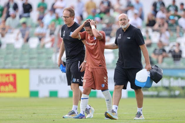 12.07.2026, xtgx, Fussball Testspiel, BSG Chemie Leipzig - 1. FC Magdeburg emspor, v.l. Do Young Yoon (Magdeburg, 27) verletzt, Verletzung, injury, injured (DFL DFB REGULATIONS PROHIBIT ANY USE OF PHOTOGRAPHS as IMAGE SEQUENCES and or QUASI-VIDEO) Leipzig *** July 12, 2026, xtgx, Soccer friendly match, BSG Chemie Leipzig vs. FC Magdeburg emspor, from left: Do Young Yoon (Magdeburg), 27, injured, injury, injured. DFL and DFB regulations prohibit any use of photographs as image sequences and or quasi-video. Leipzig