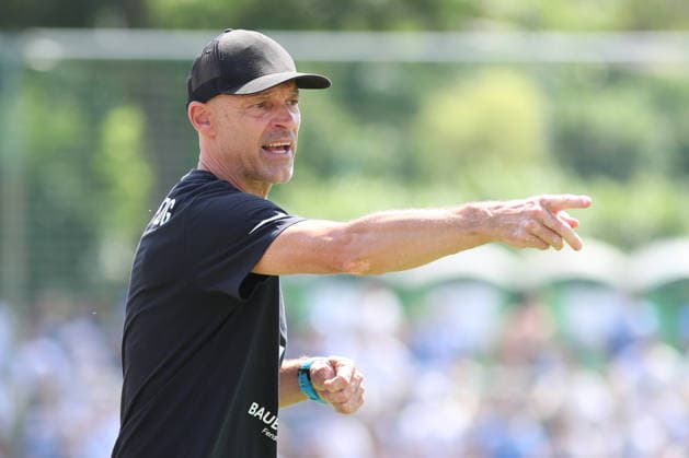 Testspiel: BSG Chemie Leipzig - 1. FC Magdeburg, 12.07.2026 Cheftrainer Alexander Schmidt (Chemie Leipzig). Fußball, Saison-Vorbereitung 2026 2027, Testspiel: BSG Chemie Leipzig (Regionalliga Nordost) vs. 1. FC Magdeburg (2. Bundesliga) am 12.07.2026 im Alfred-Kunze-Sportpark, Leipzig Leutzsch. *** Friendly Match: BSG Chemie Leipzig vs. 1 FC Magdeburg, July 12, 2026; Head Coach Alexander Schmidt, Chemie Leipzig Soccer, 2026–2027 Preseason, Friendly match: BSG Chemie Leipzig (Regionalliga Nordost) vs. 1 FC Magdeburg (2. Bundesliga) on July 12, 2026, at Alfred Kunze Sportpark, Leipzig-Leutzsch Copyright: xBEAUTIFULxSPORTS JanxKaeferx