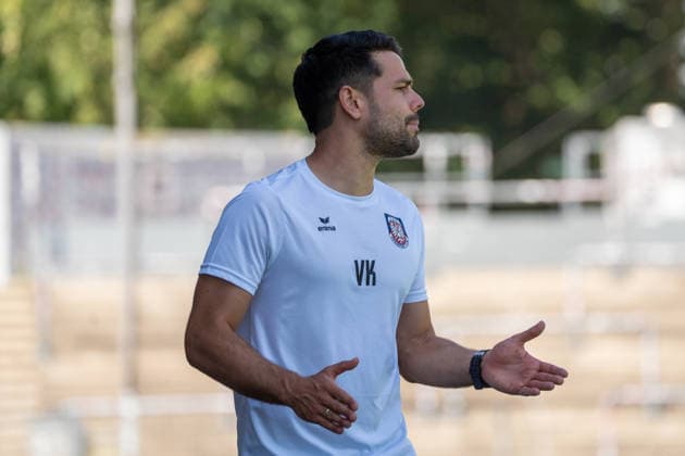 12.07.2026, xhfmx, Fussball Testspiel, FSV Frankfurt - RW Walldorf Victor Kleinhenz (Trainer FSV Frankfurt) (DFL DFB REGULATIONS PROHIBIT ANY USE OF PHOTOGRAPHS as IMAGE SEQUENCES and or QUASI-VIDEO) *** July 12, 2026, xhfmx, Soccer Friendly Match, FSV Frankfurt vs. RW Walldorf, Victor Kleinhenz, Coach of FSV Frankfurt. DFL and DFB regulations prohibit any use of photographs as image sequences and or quasi-video.