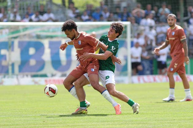 Testspiel: BSG Chemie Leipzig - 1. FC Magdeburg, 12.07.2026 Herbert Bockhorn (7, 1. FC Magdeburg) gegen Elias Kratzer (72, Chemie Leipzig). Fußball, Saison-Vorbereitung 2026 2027, Testspiel: BSG Chemie Leipzig (Regionalliga Nordost) vs. 1. FC Magdeburg (2. Bundesliga) am 12.07.2026 im Alfred-Kunze-Sportpark, Leipzig Leutzsch. *** Friendly Match: BSG Chemie Leipzig vs. 1. FC Magdeburg, July 12, 2026; Herbert Bockhorn 7, 1. FC Magdeburg vs. Elias Kratzer 72, Chemie Leipzig Soccer, 2026–2027 Preseason, Friendly match: BSG Chemie Leipzig (Regionalliga Nordost) vs. 1 FC Magdeburg (2. Bundesliga) on July 12, 2026, at Alfred Kunze Sportpark, Leipzig-Leutzsch Copyright: xBEAUTIFULxSPORTS JanxKaeferx