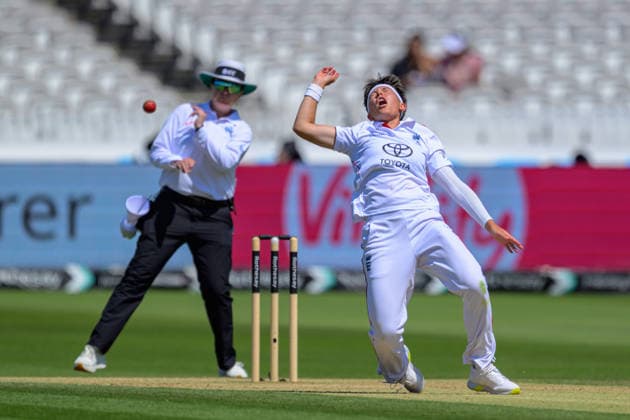 LONDON, ENGLAND JULY 12 - Issy Wong of England looks dejected after missing a tough caught and bowled chance during Day 3 of the Rothesay Test Match game between England and India at Lord s Cricket Ground on July 12, 2026 in London , England . (Photo by Keeran Marquis Sports Press Photo)  Copyright: xKeeranxMarquis SPPx Sportspressphoto_SPR189838