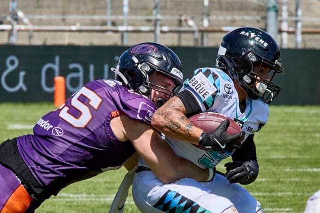 European Football Alliance (EFA), Munich Ravens vs Frankfurt Galaxy, Munich Ravens, Frankfurt Galaxy, 2026-07-12 in München-Unterhaching (Alpenbauer Sportpark Unterhaching) SEELIG Justus (Munich Ravens Running Back (RB) Nr5-MUC5), GABRIEL Simeon (Frankfurt Galaxy Linebackers (LB) Nr45-FRA45) sportworld München-Unterhaching Alpenbauer Sportpark Unterhachin Bayern Deutschland *** European Football Alliance (EFA), Munich Ravens vs. Frankfurt Galaxy, Munich Ravens, Frankfurt Galaxy, July 12, 2026, in Munich-Unterhaching, Alpenbauer Sportpark, Unterhaching, SEELIG Justus, Munich Ravens Running Back (RB) No. 5 (MUC5), GABRIEL Simeon, Frankfurt Galaxy, Linebacker (LB) No. 45, FRA45, Sportworld, Munich, Unterhaching, Alpenbauer Sportpark, Unterhaching, Bavaria, Germany