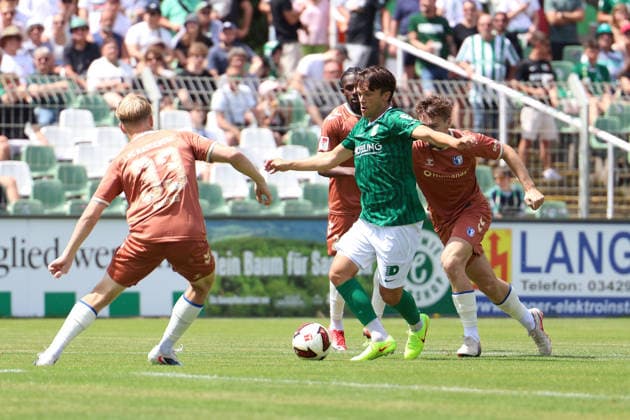 Deutschland: Freundschaftsspiel 2026 - 2027, BSG Chemie Leipzig - 1. FC Magdeburg, Alfred-Kunze Sportpark (Leipzig): Luca Bürger (BSG Chemie Leipzig, 6) am Ball *** Germany Friendly Match 2026 2027, BSG Chemie Leipzig vs. 1 FC Magdeburg, Alfred Kunze Sportpark, Leipzig; Luca Bürger (BSG Chemie Leipzig), 6 on the ball Copyright: xLucasxWalterx