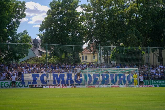 Magdeburger Fanblock im Alfred-Kunze-Sportpark BSG Chemie Leipzig vs. 1. FC Magdeburg, Fussball, Testspiel, Saison 2026 2027, 12.07.2026 BSG Chemie Leipzig vs. 1. FC Magdeburg, Fussball, Testspiel, Saison 2026 2027, 12.07.2026 Leipzig *** Magdeburg fan section at Alfred Kunze Sportpark: BSG Chemie Leipzig vs. 1 FC Magdeburg, soccer, friendly match, 2026–2027 season, July 12, 2026 BSG Chemie Leipzig vs. 1 FC Magdeburg, soccer, friendly match, 2026–2027 season, July 12, 2026 Leipzig Copyright: xEibner-Pressefoto PiaxSchindlerx EP_PSR