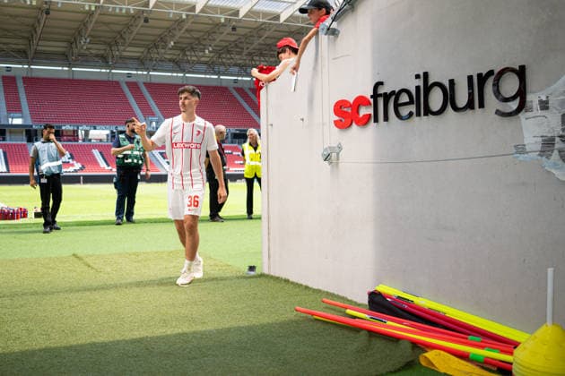 Fussball, Bundesliga, Herren, Training SC Freiburg - Europa-Park-Stadion, Europa Park Stadion,: Karl Steinmann (SC Freiburg, 36) Freiburg Europa Park Stadion Baden-Württemberg Deutschland *** Soccer, Bundesliga, Men s, SC Freiburg Training at Europa Park Stadium, Sports, Europa Park Stadium, Karl Steinmann SC Freiburg, 36 Freiburg Europa Park Stadium, Baden-Württemberg, Germany Copyright: xFINLEYxMÖRCHx