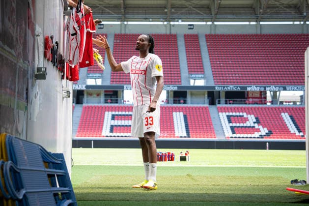 Fussball, Bundesliga, Herren, Training SC Freiburg - Europa-Park-Stadion, Europa Park Stadion,: Jordy Makengo (SC Freiburg, 33) Freiburg Europa Park Stadion Baden-Württemberg Deutschland *** Soccer, Bundesliga, Men s, SC Freiburg Training at Europa Park Stadium, Sports, Europa Park Stadium, Jordy Makengo (SC Freiburg), 33 Freiburg Europa Park Stadium, Baden-Württemberg, Germany Copyright: xFINLEYxMÖRCHx