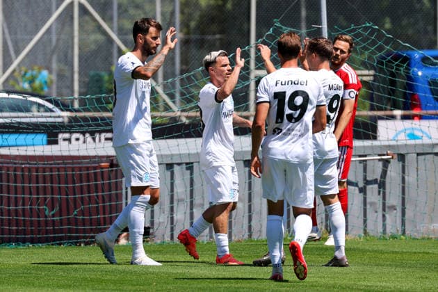 12.07.2026, Deutschland, Stuttgart, Fussball, Testspiel, Regionalliga Südwest, SV Stuttgarter Kickers vs. FC Bayern München II, Jubel nach dem 1:0 Tor, Torschütze Christian Mauersberger (Kickers) *** July 12, 2026, Germany, Stuttgart, Soccer, Friendly Match, Regionalliga Southwest, SV Stuttgarter Kickers vs. FC Bayern Munich II, Celebrations after the 1-0 goal, Goal scorer: Christian Mauersberger (Kickers)