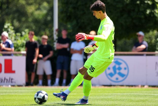 12.07.2026, Deutschland, Stuttgart, Fussball, Testspiel, Regionalliga Südwest, SV Stuttgarter Kickers vs. FC Bayern München II, Leon Neaime (Kickers) *** July 12, 2026, Germany, Stuttgart, Soccer, Friendly Match, Regionalliga Südwest, SV Stuttgarter Kickers vs. FC Bayern Munich II, Leon Neaime Kickers