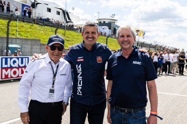 GER, Großer Preis von Deutschland, MotoGP. 11. Lauf, FIM Motorrad-Weltmeisterschaft. 12.07.2026, Sachsenring, Hohenstein-Ernstthal, GER, Großer Preis von Deutschland, MotoGP. 11. Lauf, FIM Motorrad-Weltmeisterschaft. Carmelo Ezpeleta, CEO Dorna Sports, Günther Steiner, Teamchef Red Bull KTM Tech 3, Dr. Gerd Ennser, ADAC Sportpräsident Â Foto: Alexander Trienitz Hohenstein-Ernstthal Sachsenring Sachsen Deutschland *** GER, German Grand Prix, MotoGP Round 11, FIM Motorcycle World Championship, July 12, 2026, Sachsenring, Hohenstein Ernstthal, GER, German Grand Prix, MotoGP Round 11, FIM Motorcycle World Championship Carmelo Ezpeleta, CEO of Dorna Sports, Günther Steiner, Team Principal of Red Bull KTM Tech 3, Dr. Gerd Ennser, ADAC Sports President. Photo by Alexander Trienitz, Hohenstein Ernstthal, Sachsenring, Saxony, Germany