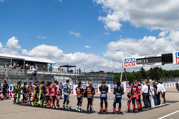 GER, Großer Preis von Deutschland, MotoGP. 11. Lauf, FIM Motorrad-Weltmeisterschaft. 12.07.2026, Sachsenring, Hohenstein-Ernstthal, GER, Großer Preis von Deutschland, MotoGP. 11. Lauf, FIM Motorrad-Weltmeisterschaft. Alle Fahrer während der Nationalhymne Â Foto: Alexander Trienitz Hohenstein-Ernstthal Sachsenring Sachsen Deutschland *** GER, German Grand Prix, MotoGP Round 11, FIM Motorcycle World Championship, July 12, 2026, Sachsenring, Hohenstein Ernstthal, GER, German Grand Prix, MotoGP Round 11, FIM Motorcycle World Championship All riders during the national anthem. Photo by Alexander Trienitz, Hohenstein Ernstthal, Sachsenring, Saxony, Germany