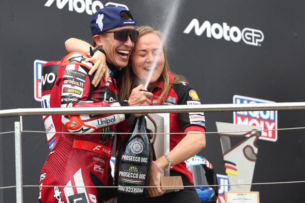 Hohenstein-Ernstthal, 12.07.26: Motorrad Grand Prix Deutschland 2026, Sachsenring. Marc Marquez (ESP) vom Ducati Lenovo Team feiert seinen Sieg. Motorrad Grand Prix Germany 2025 *** Hohenstein Ernstthal, July 12, 2026: 2026 German Motorcycle Grand Prix, Sachsenring; Marc Marquez (ESP) of the Ducati Lenovo Team celebrates his victory at the 2025 German Motorcycle Grand Prix