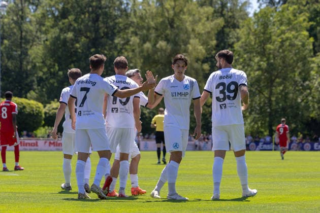 SV Stuttgarter Kickers - FC Bayern Muenchen II, Fussball, Herren, Freundschaftsspiele Deutschland, Saison 2026 2027, 12.07.2026, Emotionen, Jubel, Tor zum 1:0 durch Christian Mauersberger (SV Stuttgarter Kickers 38) SV Stuttgarter Kickers - FC Bayern Muenchen II, Fussball, Herren, Freundschaftsspiele Deutschland, Saison 2026 2027, 12.07.2026, *** SV Stuttgarter Kickers vs. FC Bayern Munich II, Soccer, Men s, Friendly Matches in Germany, 2026–2027 Season, July 12, 2026, Emotions, Cheering, Goal to make it 1–0 by Christian Mauersberger, SV Stuttgarter Kickers 38 SV Stuttgarter Kickers vs. FC Bayern Munich II, Soccer, Men’s, Friendly Matches in Germany, 2026–2027 Season, July 12, 2026, Copyright: xDROFITSCH EIBNERx EP_ddh