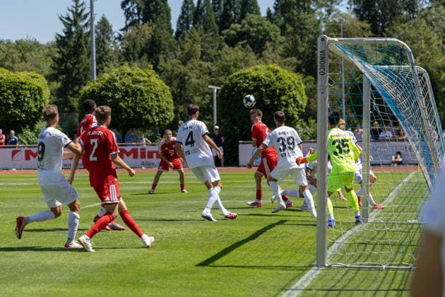 SV Stuttgarter Kickers - FC Bayern Muenchen II, Fussball, Herren, Freundschaftsspiele Deutschland, Saison 2026 2027, 12.07.2026, Spielsituation, Roko Mijatovic (FC Bayrn Muenchen II 06) mit Kopfball SV Stuttgarter Kickers - FC Bayern Muenchen II, Fussball, Herren, Freundschaftsspiele Deutschland, Saison 2026 2027, 12.07.2026, *** SV Stuttgarter Kickers vs. FC Bayern Munich II, Soccer, Men s, Friendly Matches in Germany, 2026–2027 Season, July 12, 2026, Game play, Roko Mijatovic scores for FC Bayern Munich II with a header against SV Stuttgarter Kickers, FC Bayern Munich II, Soccer, Men s, Friendly Matches in Germany, 2026–2027 Season, July 12, 2026, Copyright: xDROFITSCH EIBNERx EP_ddh