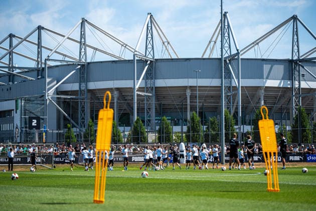 Training vor dem ista-Borussia-Park. Beispielbild, Beispielfoto, Symbolbild, Symbolfoto, Stockfoto Trainingsauftakt VfL Borussia Moenchengladbach, Fussball, 1. Bundesliga, Saison 2026 2027, 12.07.2026 DFL REGULATIONS PROHIBIT ANY USE OF PHOTOGRAPHS AS IMAGE SEQUENCES AND OR QUASI-VIDEO Trainingsauftakt VfL Borussia Moenchengladbach, Fussball, 1. Bundesliga, Saison 2026 2027, 12.07.2026 Moenchengladbach *** Training session in front of ista Borussia Park: example image, example photo, stock photo, VfL Borussia Mönchengladbach training kickoff, soccer, Bundesliga 1, 2026–2027 season, July 12, 2026 DFL regulations prohibit any use of photographs as image sequences and or quasi-video VfL Borussia Mönchengladbach training kickoff, soccer, Bundesliga 1, 2026–2027 season, July 12, 2026, Mönchengladbach Copyright: xEibner-Pressefoto J.xDerondeaux EP_JDU